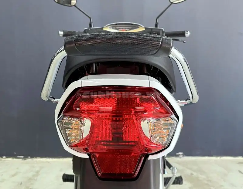 Chi tiết từ a đến z chiếc xe Honda Dream Thái Lan màu trắng đang được săn đón tại Việt Nam