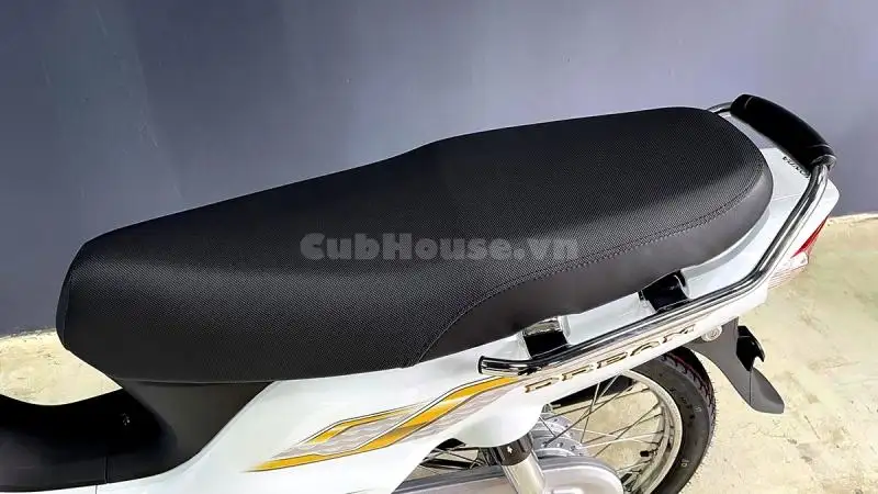 Chi tiết từ a đến z chiếc xe Honda Dream Thái Lan màu trắng đang được săn đón tại Việt Nam