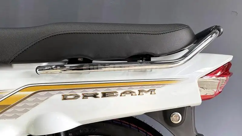 Chi tiết từ a đến z chiếc xe Honda Dream Thái Lan màu trắng đang được săn đón tại Việt Nam