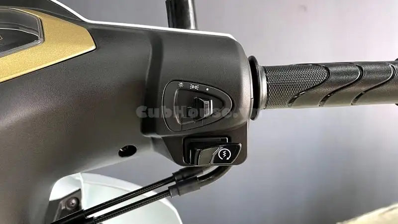 Chi tiết từ a đến z chiếc xe Honda Dream Thái Lan màu trắng đang được săn đón tại Việt Nam