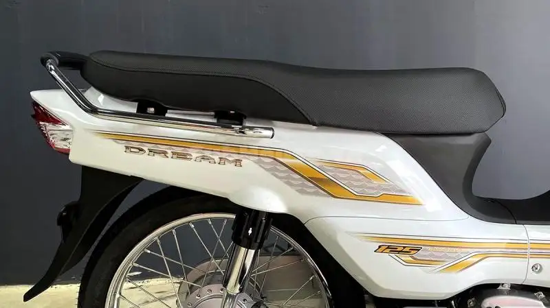 Chi tiết từ a đến z chiếc xe Honda Dream Thái Lan màu trắng đang được săn đón tại Việt Nam