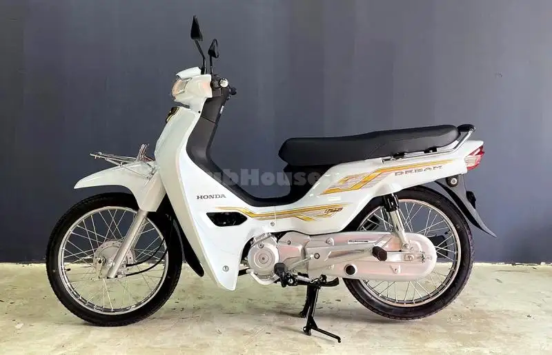 Chi tiết từ a đến z chiếc xe Honda Dream Thái Lan màu trắng đang được săn đón tại Việt Nam