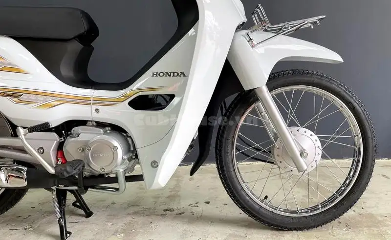 Chi tiết từ a đến z chiếc xe Honda Dream Thái Lan màu trắng đang được săn đón tại Việt Nam