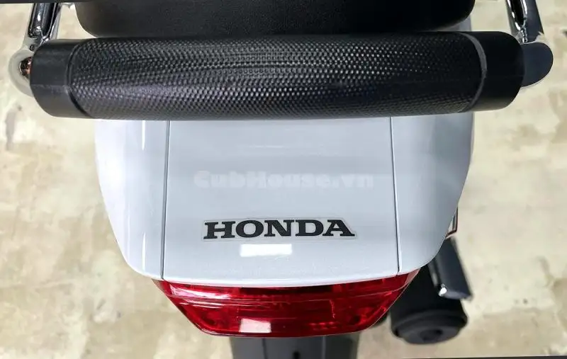 Chi tiết từ a đến z chiếc xe Honda Dream Thái Lan màu trắng đang được săn đón tại Việt Nam