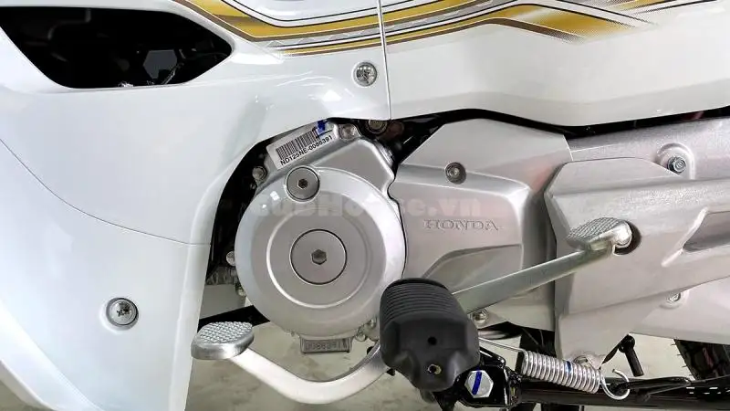 Chi tiết từ a đến z chiếc xe Honda Dream Thái Lan màu trắng đang được săn đón tại Việt Nam