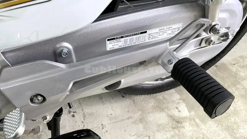 Chi tiết từ a đến z chiếc xe Honda Dream Thái Lan màu trắng đang được săn đón tại Việt Nam