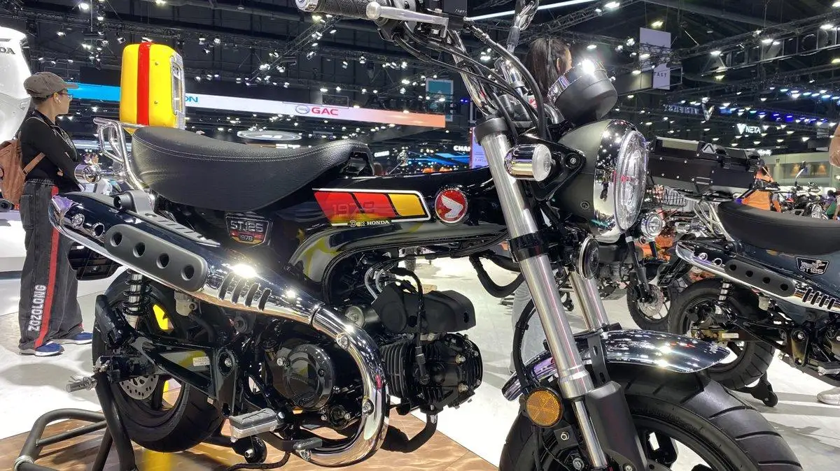 Honda Dax 1978 Special Colour Edition