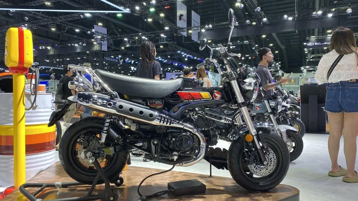 Honda Dax 1978 Special Colour Edition