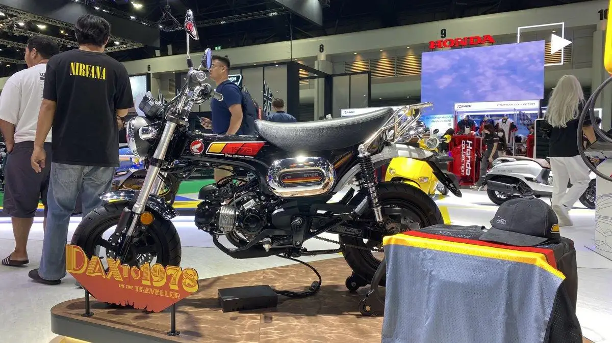 Honda Dax 1978 Special Colour Edition