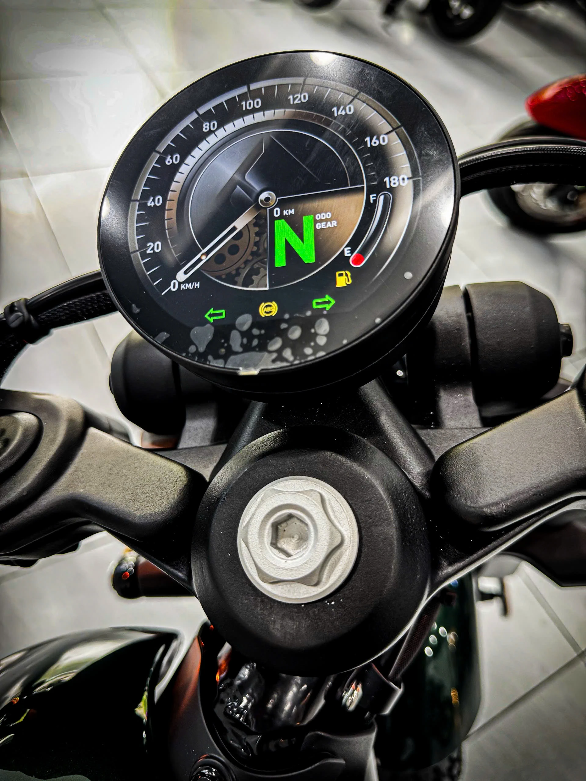 Benda Napoleon 250 màu xanh ngọc lục bảo về đến Cub House
