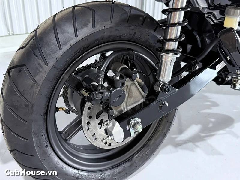 Hình ảnh chi tiết Honda Dax Royal Limited Edition đã về đến Cub House Sài Gòn