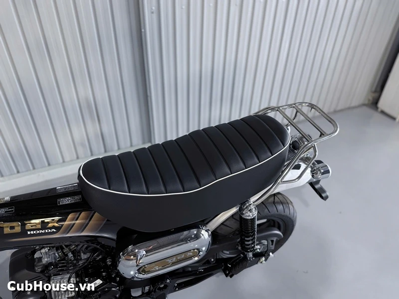 Hình ảnh chi tiết Honda Dax Royal Limited Edition đã về đến Cub House Sài Gòn