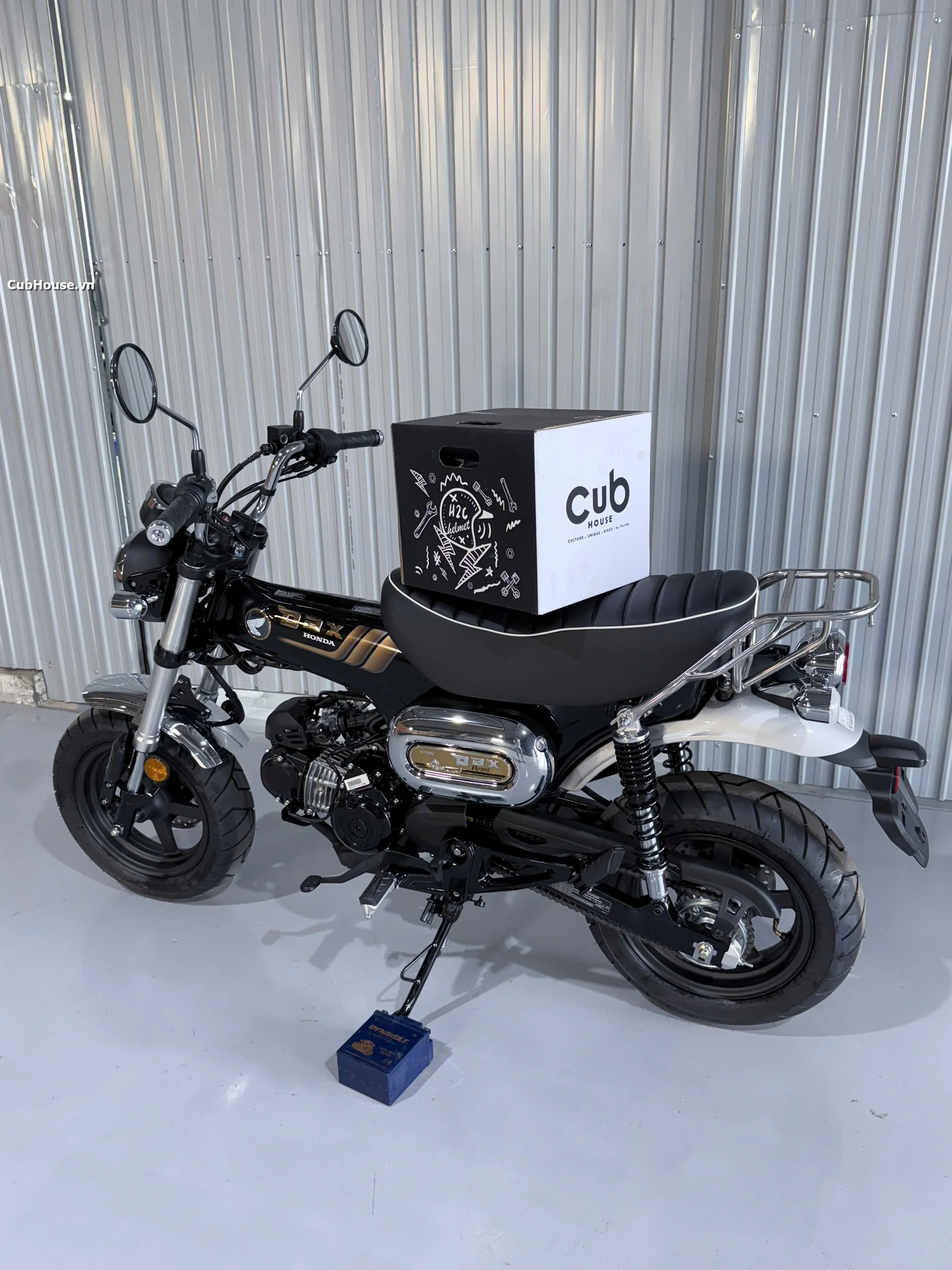 Hình ảnh chi tiết Honda Dax Royal Limited Edition đã về đến Cub House Sài Gòn