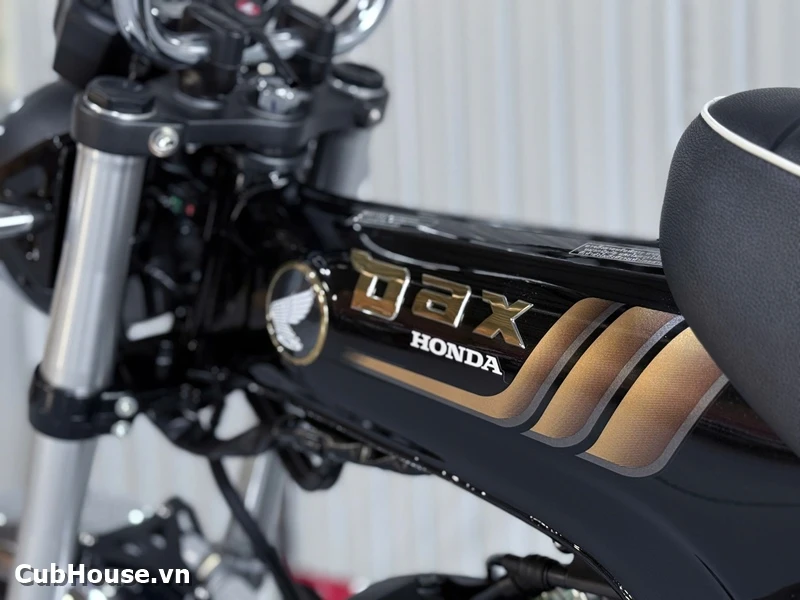 Hình ảnh chi tiết Honda Dax Royal Limited Edition đã về đến Cub House Sài Gòn
