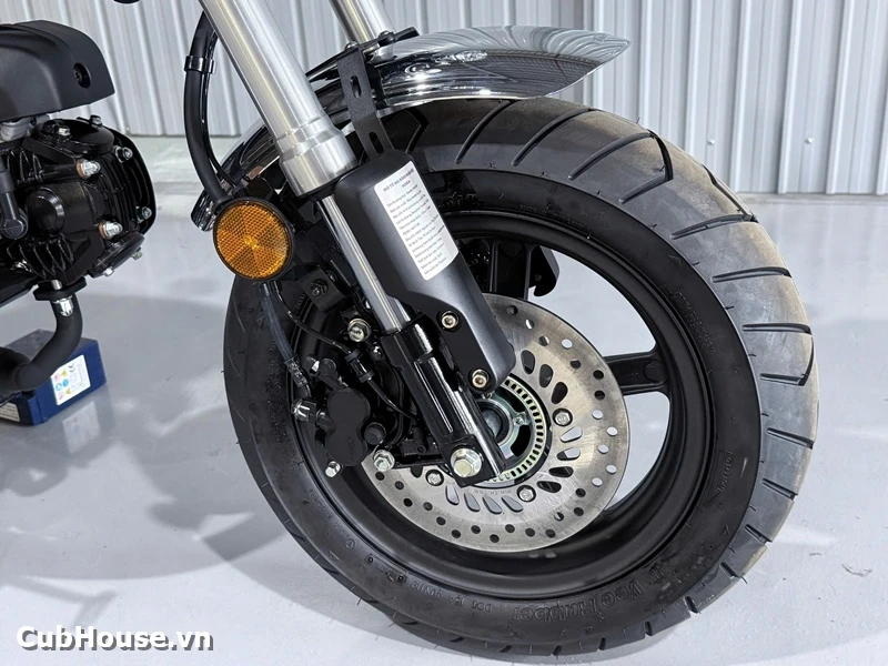 Hình ảnh chi tiết Honda Dax Royal Limited Edition đã về đến Cub House Sài Gòn