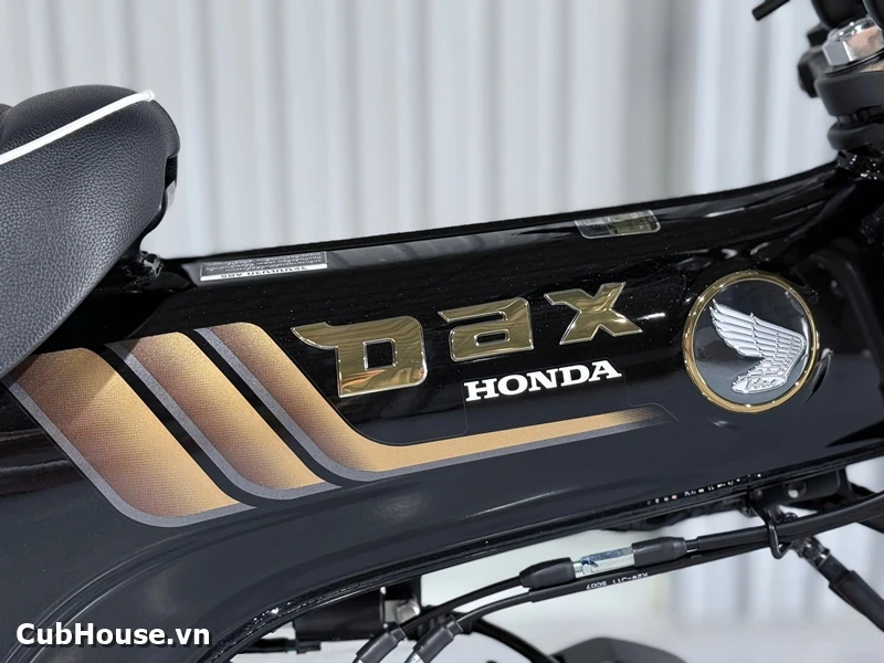 Hình ảnh chi tiết Honda Dax Royal Limited Edition đã về đến Cub House Sài Gòn