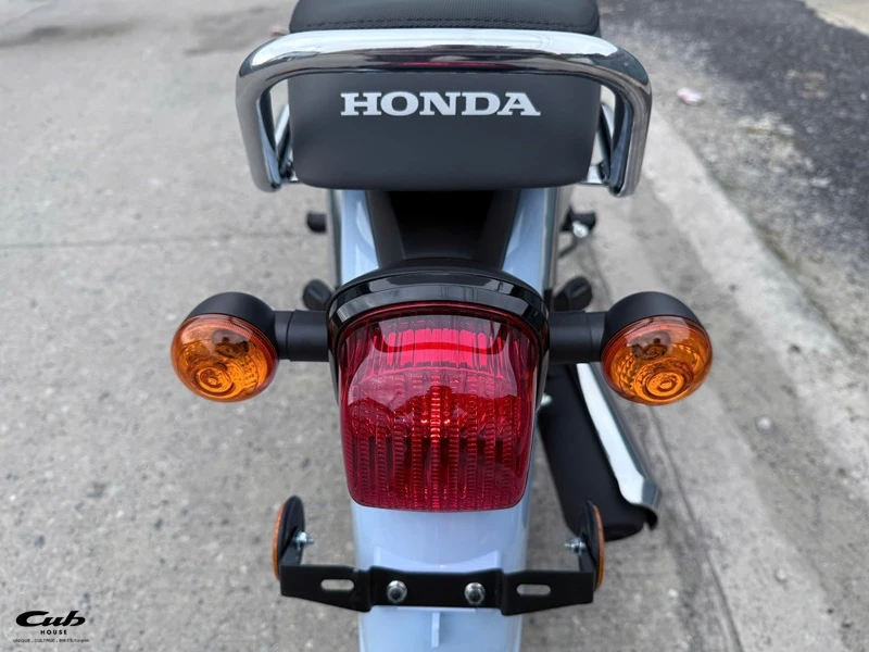 Honda Super Cub Fujisan Limited Edition (núi Phú Sĩ)