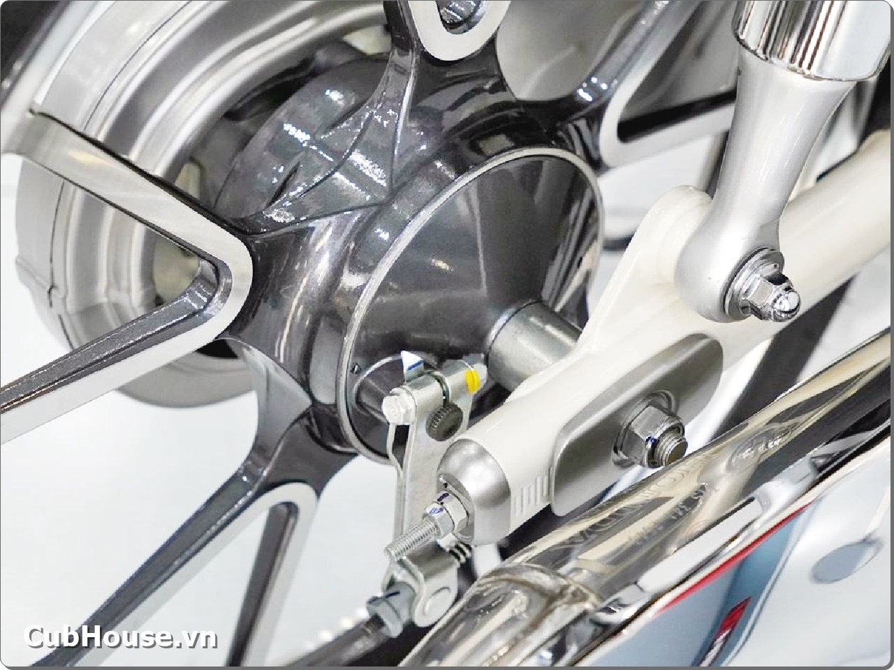 Honda Super Cub 125 Custom 2026 nhap Thai Lan Yen do 16