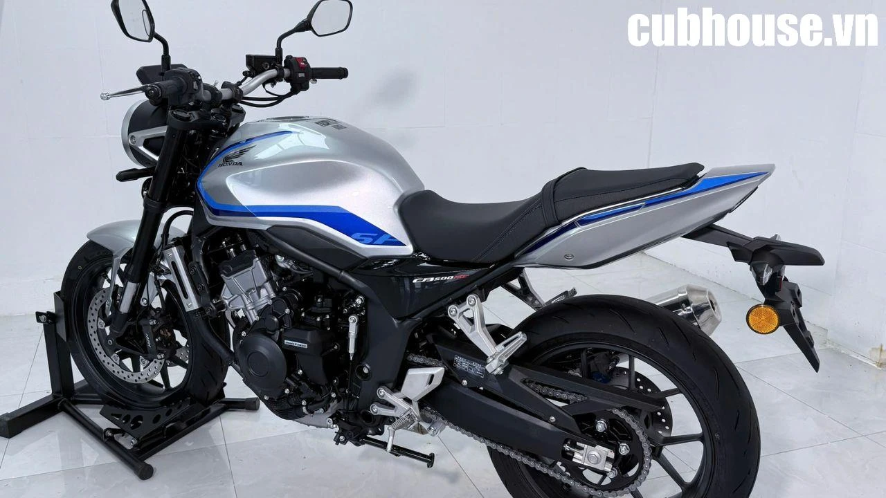 Honda CB500SF Super Four 2026 – Huyền thoại Super Four trở lại với diện mạo hoàn toàn mới! 17 Honda CB500SF Super Four 2026 có gì đặc biệt? Thiết kế cổ điển, động cơ 4 xy-lanh, Honda E-Clutch và giá dự kiến 285 triệu đồng