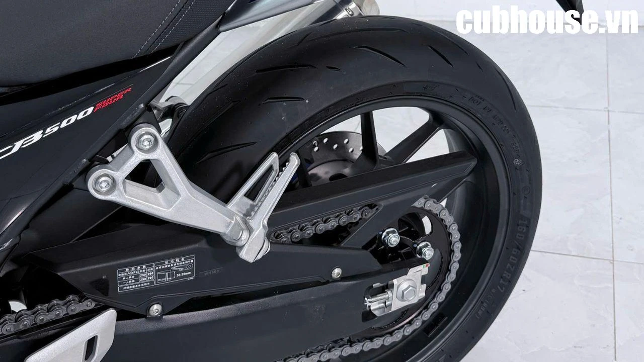 Review Honda CB500SF Super Four 2026 – Huyền thoại Super Four trở lại với động cơ 4 xi-lanh và công nghệ E-Clutch V2