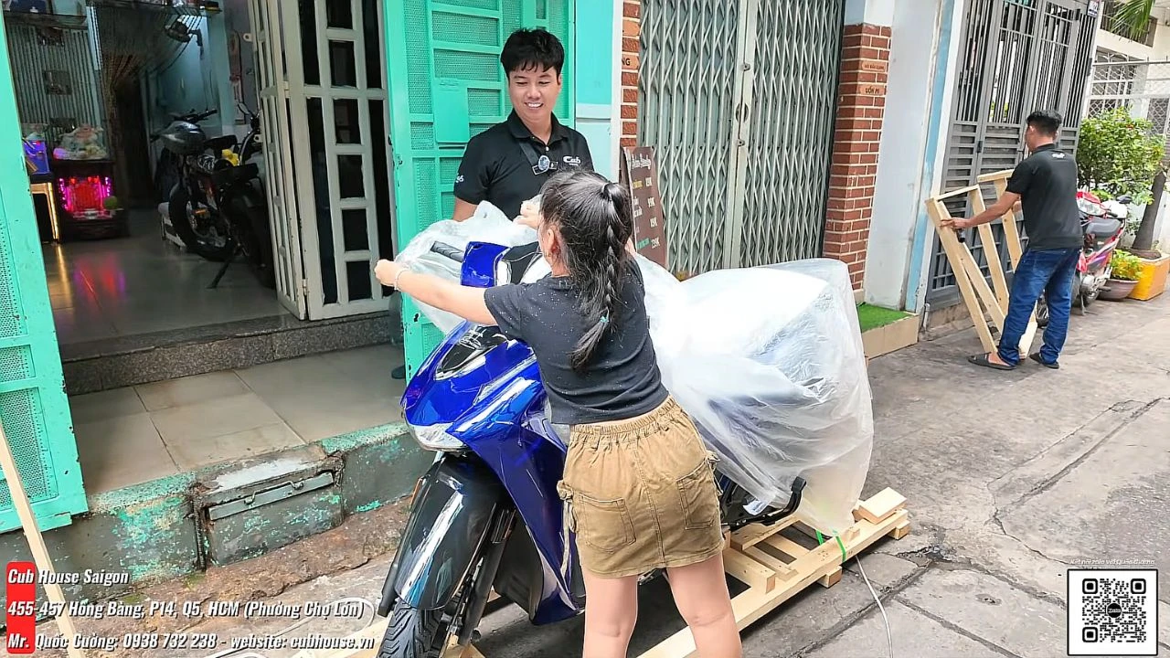 Giao xe Honda SH150i Vetro Blue 2026 nhập Ý cho khách hàng Quận 5